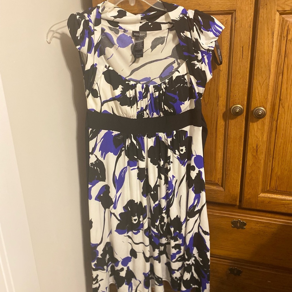 Black, white and blue floral dress in size 8